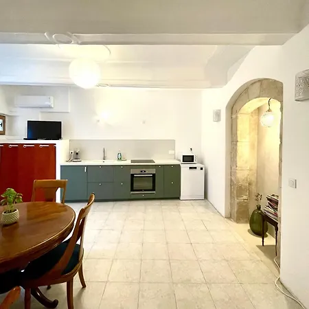 Belle Maison Centre *